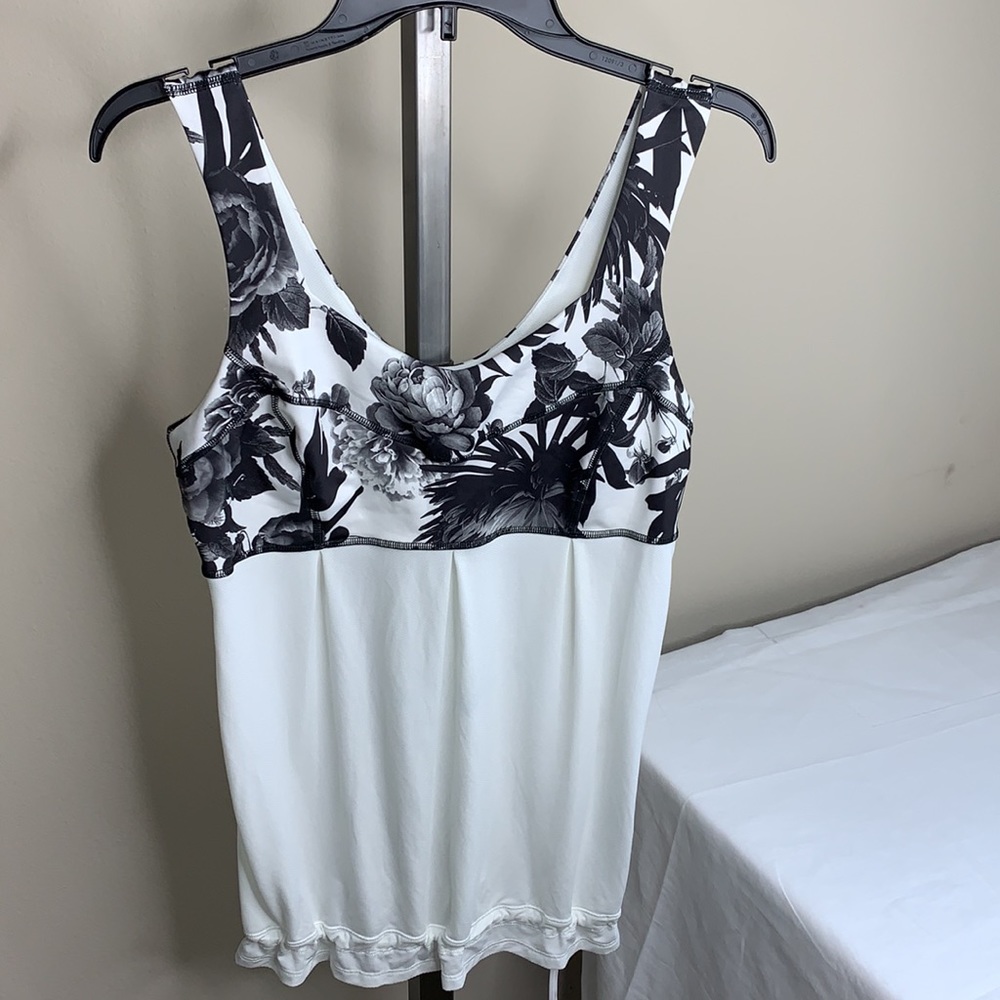 EUC Lululemon Tame Me Tank Floral 10